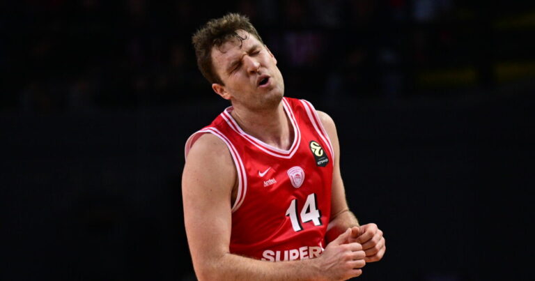 Ολυμπιακός - Φενέρμπαχτσε 61-64: Οι Τούρκοι λύγισαν τους λαβωμένους Πειραιώτες στο φινάλε