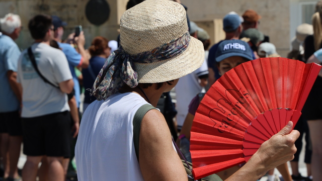 Ζέστη με θερμοκρασίες έως 39 βαθμούς σήμερα και ισχυρά μελτέμια στο Αιγαίο